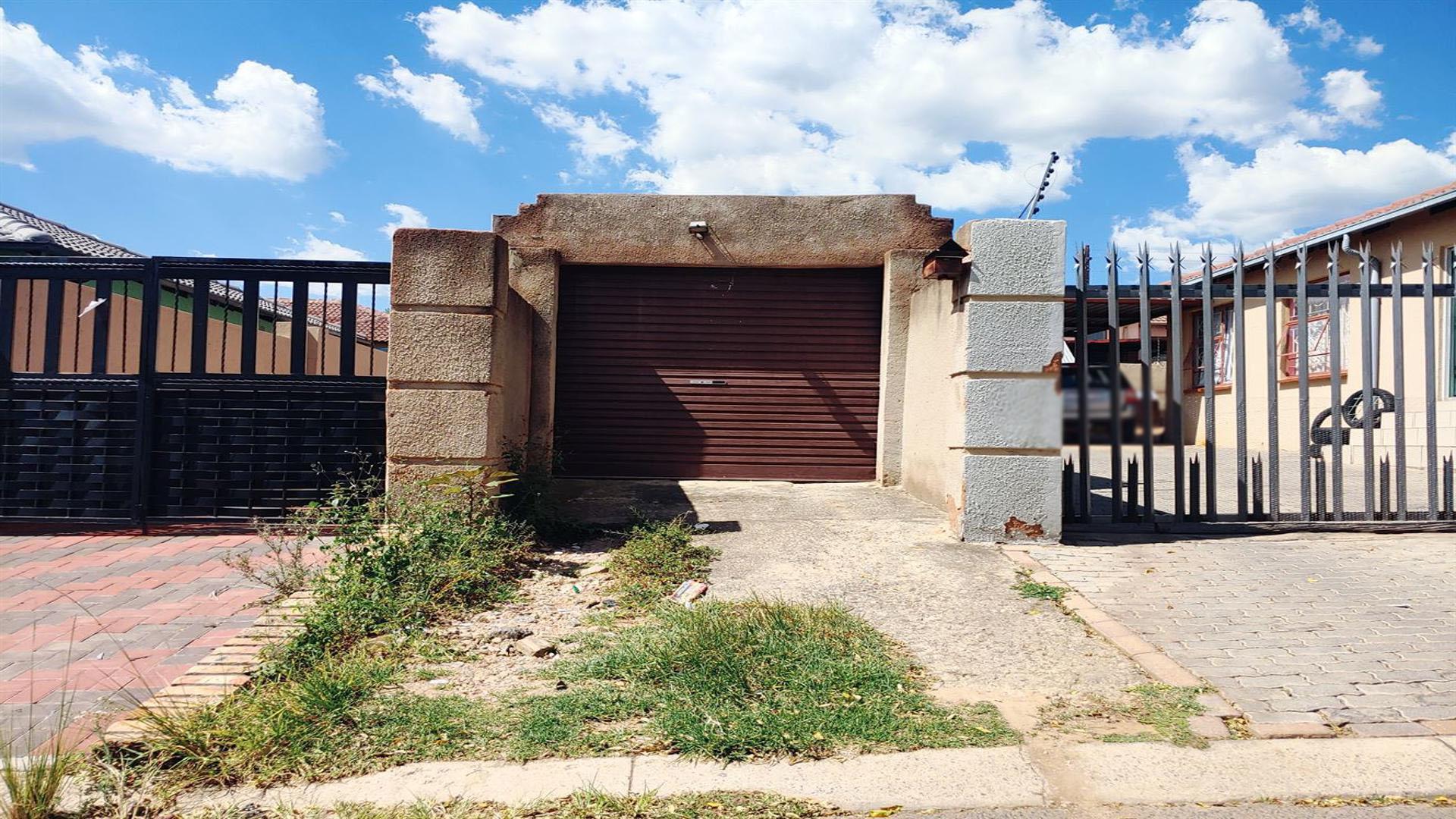Front View of property in Cosmo City