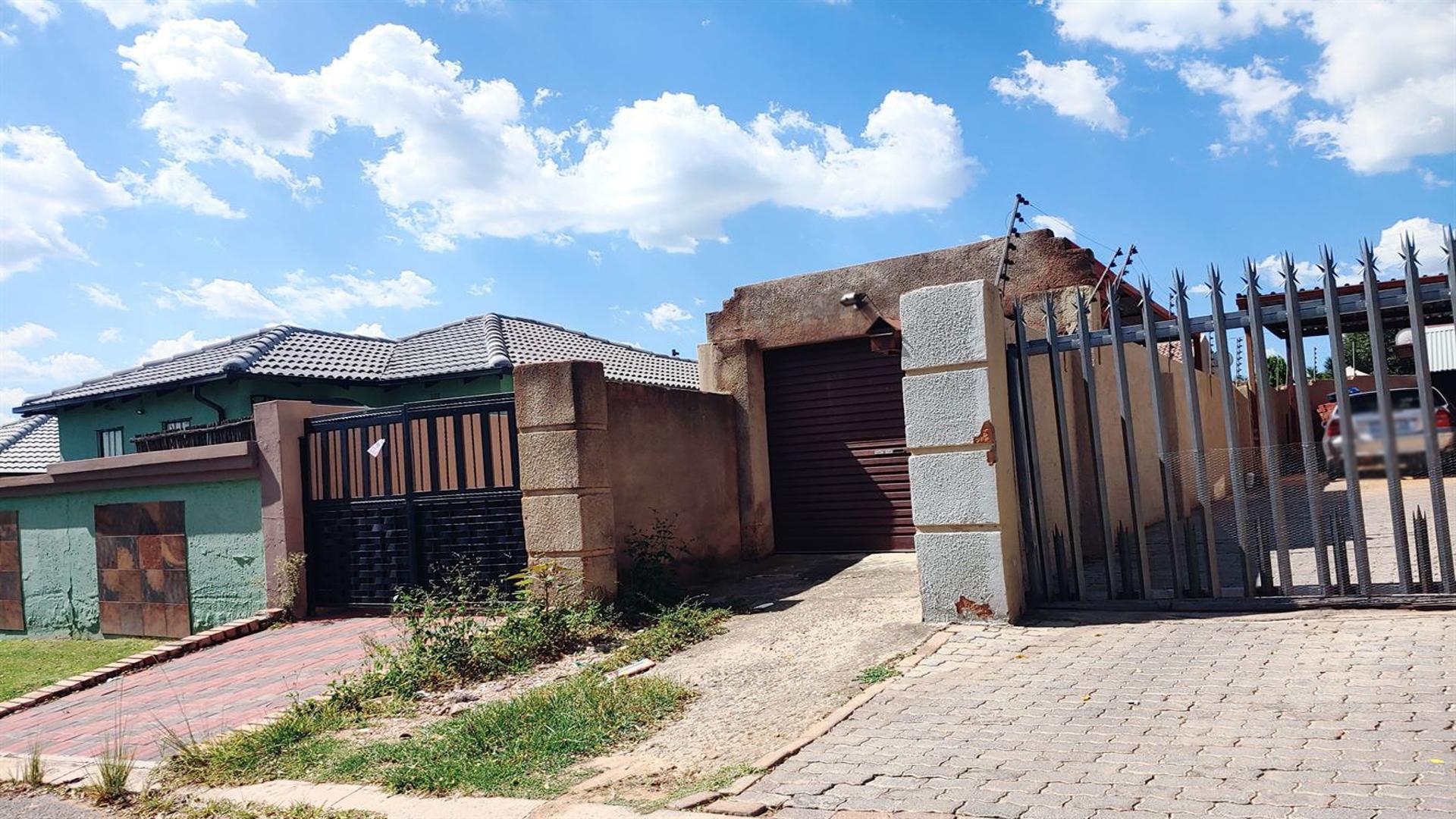 Front View of property in Cosmo City