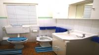 Bathroom 1 - 6 square meters of property in La Rochelle - JHB