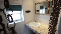 Bathroom 1 - 6 square meters of property in Struis Bay