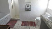 Main Bathroom - 10 square meters of property in Struis Bay