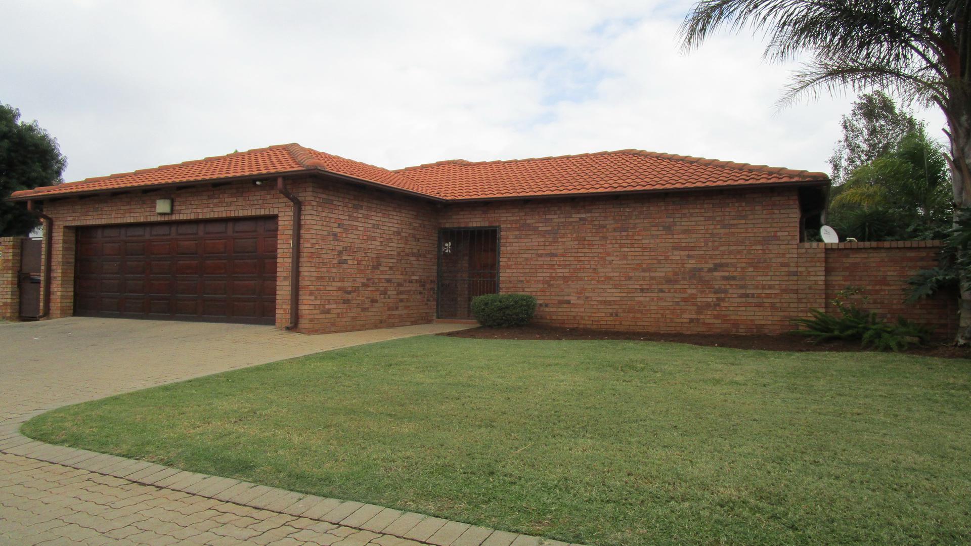 Front View of property in Willow Park Manor