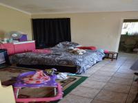 Bed Room 1 - 12 square meters of property in Bonaero Park