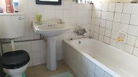 Bathroom 2 - 5 square meters of property in Bonaero Park