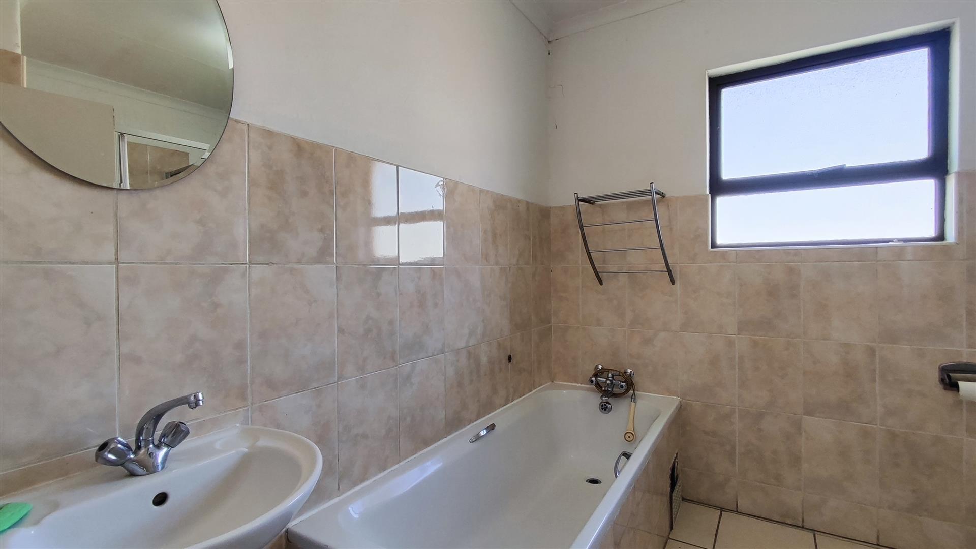 Bathroom 1 - 6 square meters of property in Parkrand