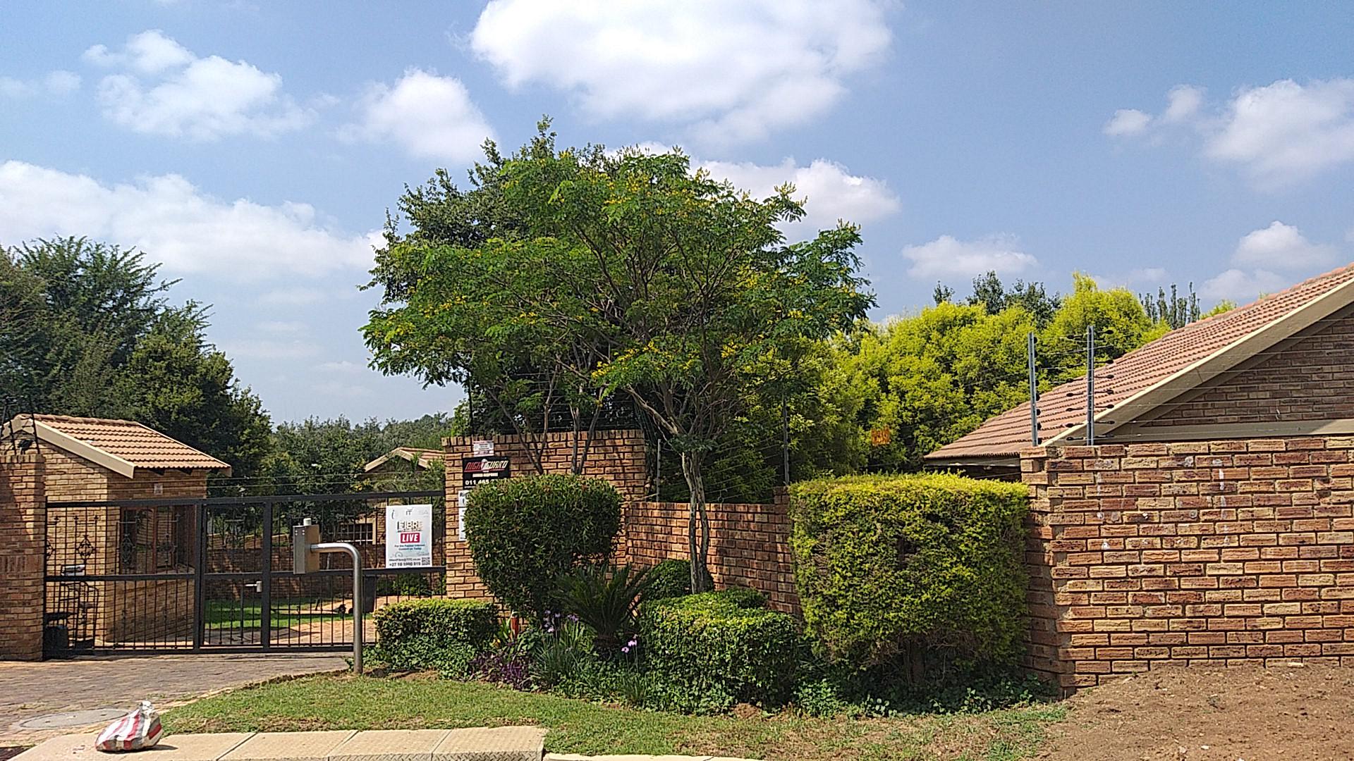 Front View of property in Maroeladal