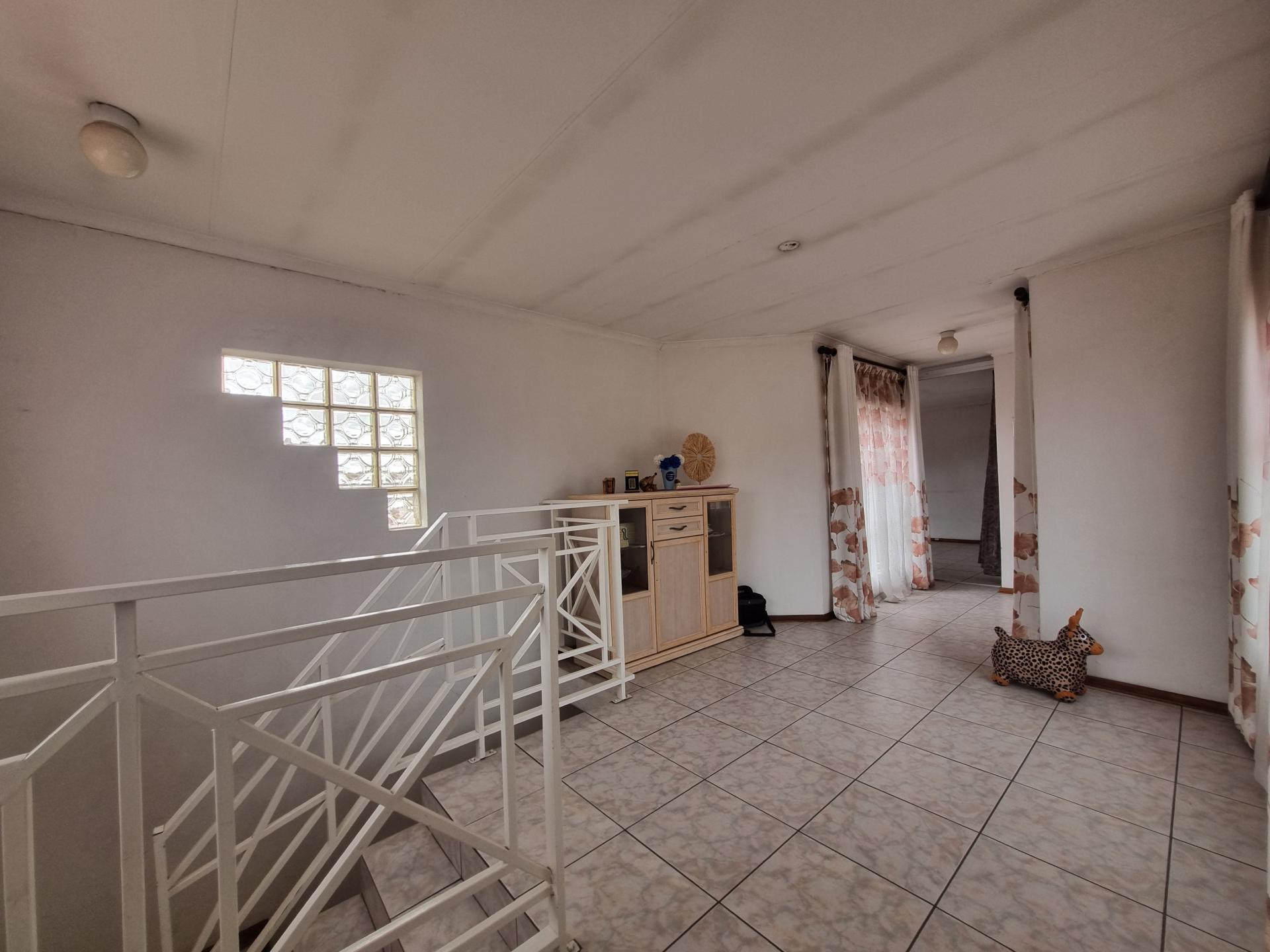 Spaces - 63 square meters of property in Mackenzie Park