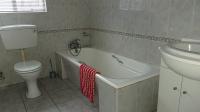 Bathroom 1 - 5 square meters of property in Birchleigh North