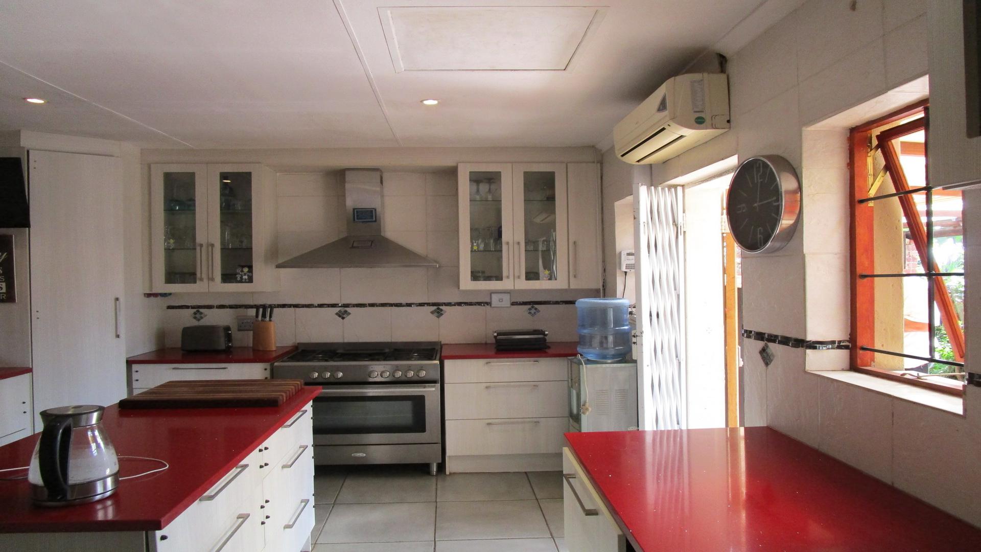 Kitchen - 19 square meters of property in Onderstepoort AH
