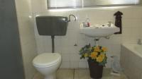 Main Bathroom - 5 square meters of property in Hopefield