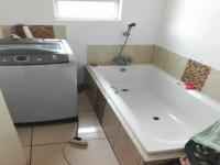 Bathroom 1 - 6 square meters of property in Strubenvale