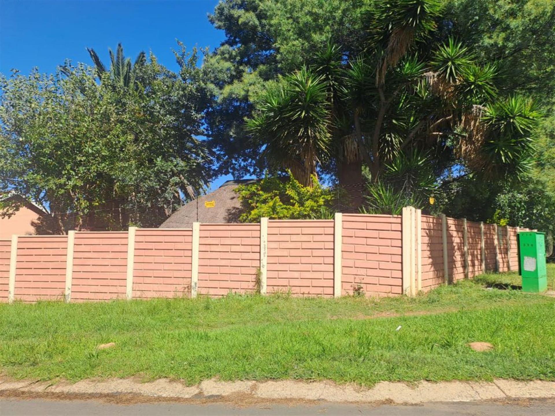 Front View of property in Brackendowns