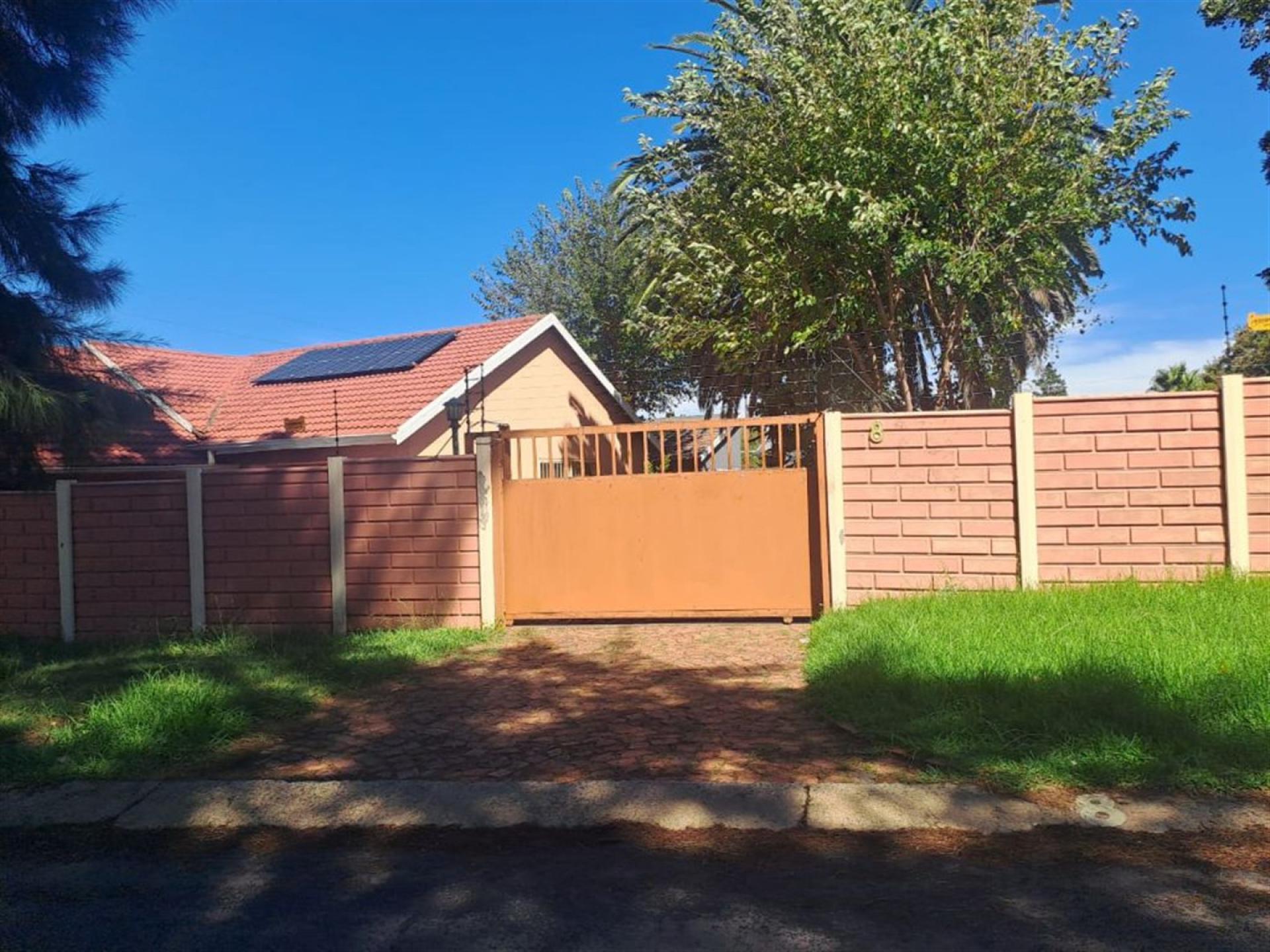 Front View of property in Brackendowns