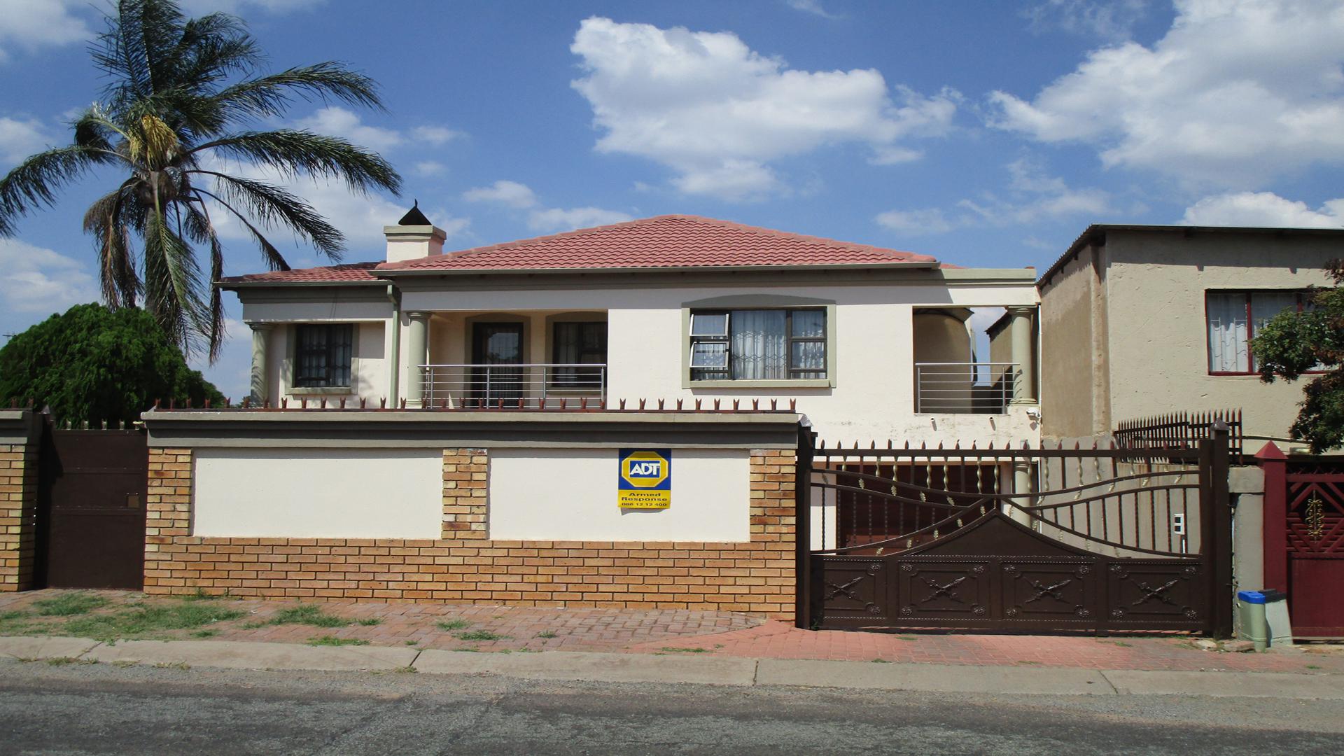 Front View of property in Elandspoort