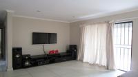 Lounges - 14 square meters of property in Clayville