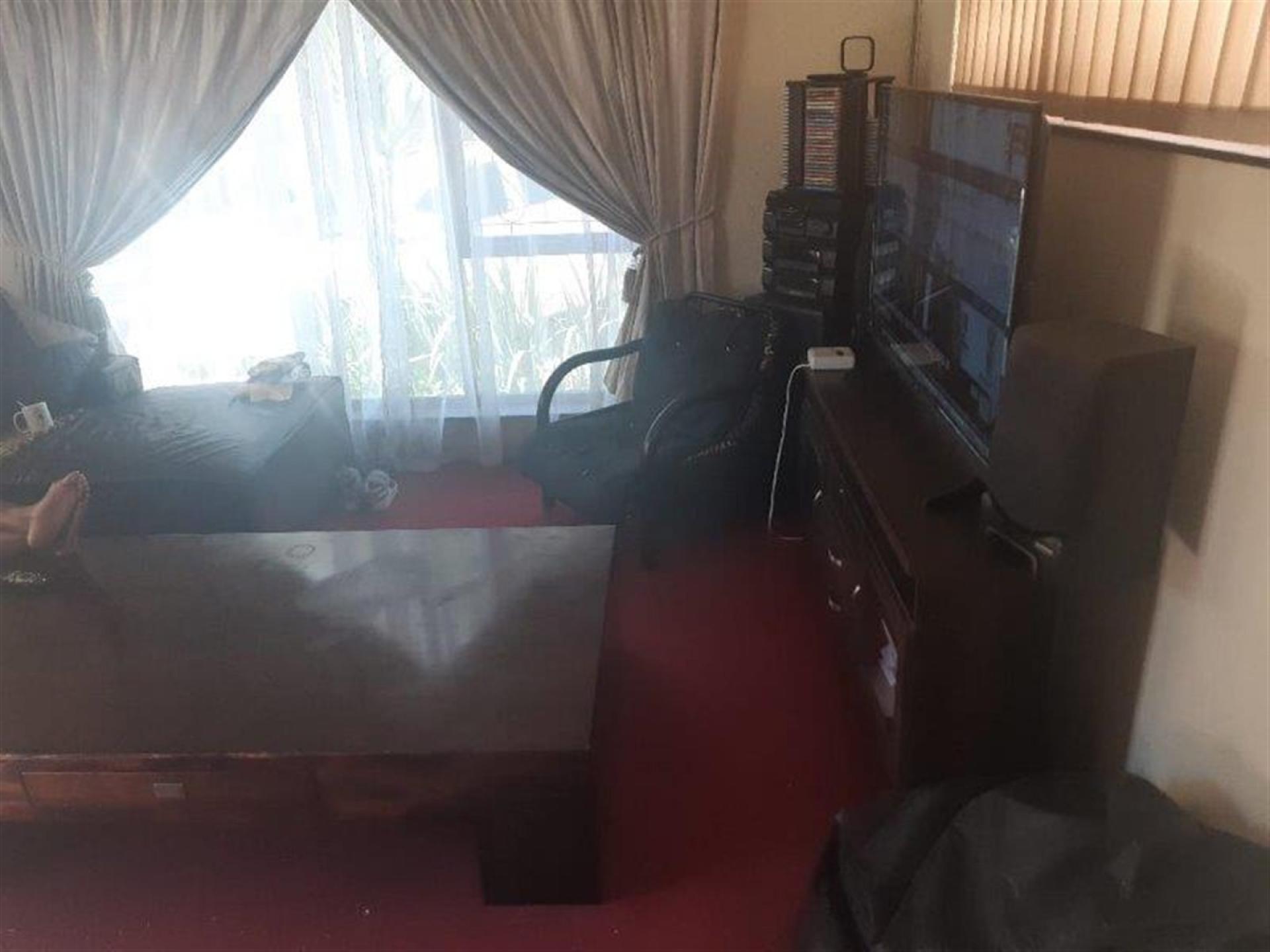 Lounges of property in Kraaifontein