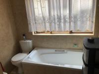 Main Bathroom - 8 square meters of property in Heatherview