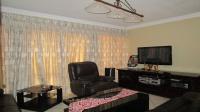 Lounges - 22 square meters of property in Heatherview