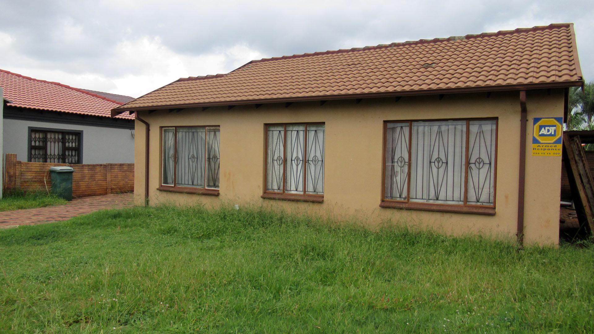 Front View of property in The Orchards