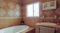 Bathroom 1 - 13 square meters of property in Beyers Park