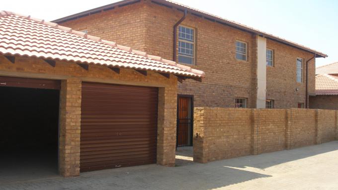 3 Bedroom Sectional Title for Sale and to Rent For Sale in Annlin - Private Sale - MR290061