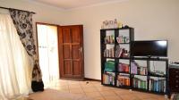 Lounges - 16 square meters of property in Glen Marais