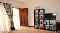 Lounges - 16 square meters of property in Glenmarais (Glen Marais)