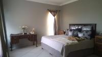 Main Bedroom - 19 square meters of property in Kenmare