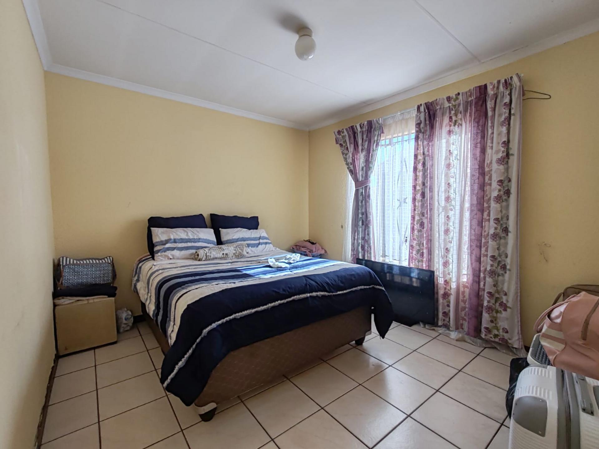 Bed Room 1 of property in Dawn Park