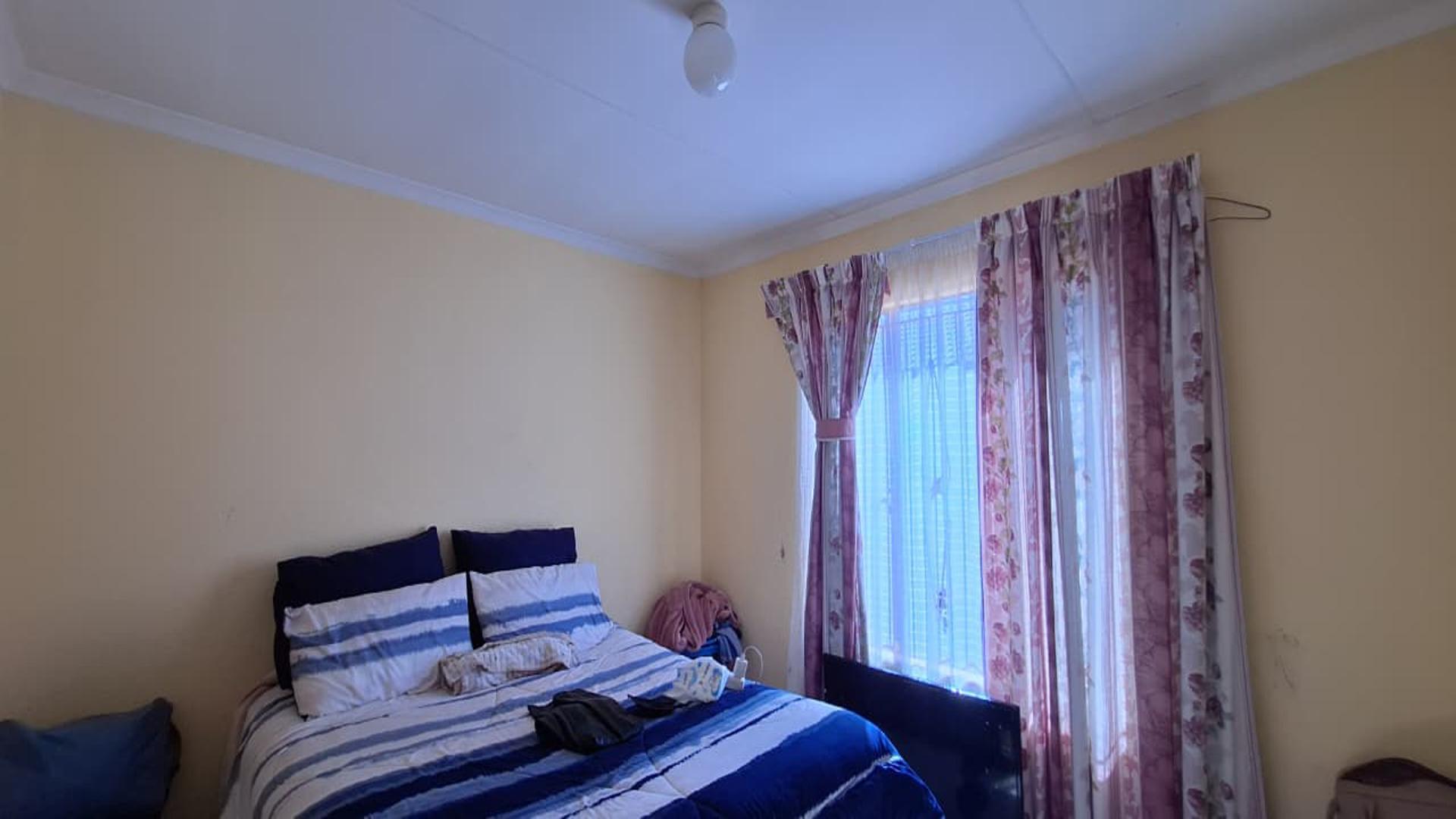Bed Room 1 - 12 square meters of property in Dawn Park