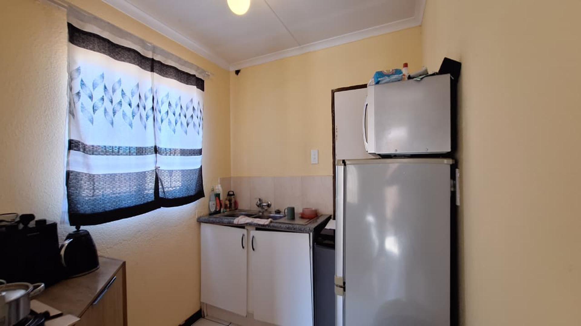 Kitchen - 6 square meters of property in Dawn Park