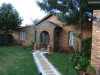 3 Bedroom 2 Bathroom Cluster for Sale for sale in Pierre van Ryneveld