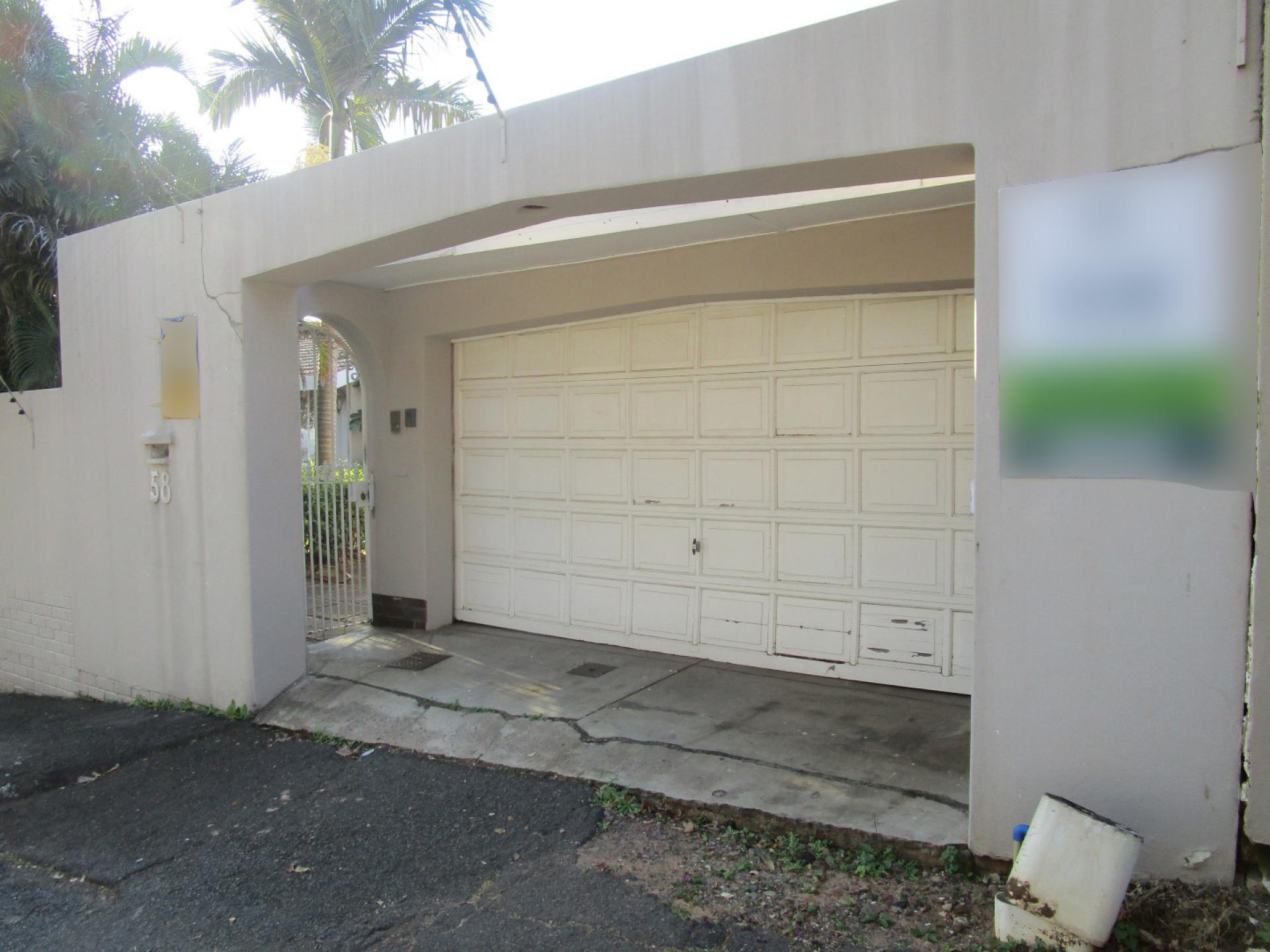 Front View of property in Palm Lakes Family Estate