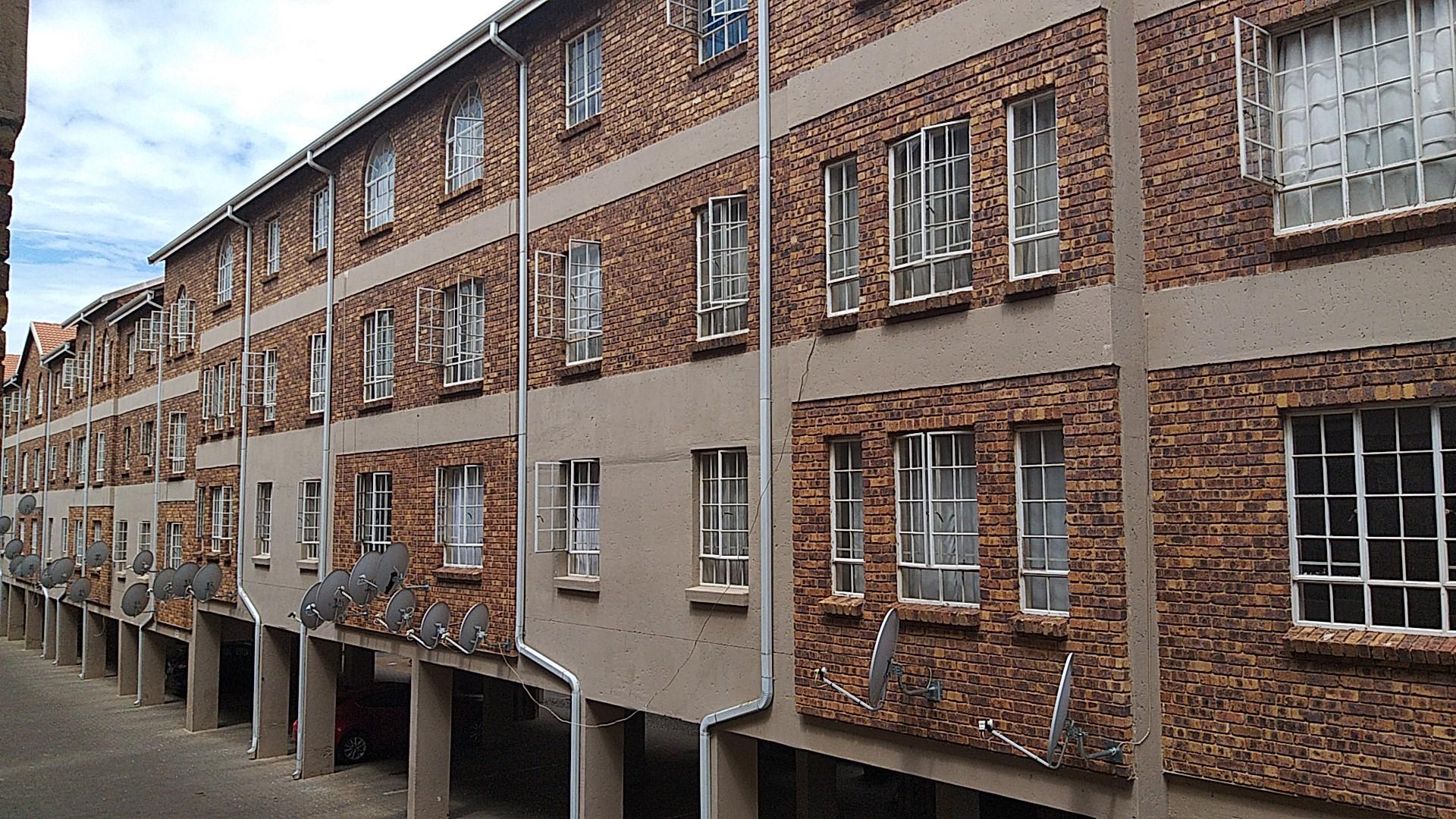 Front View of property in Ravenswood