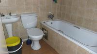 Bathroom 1 - 4 square meters of property in Ravenswood