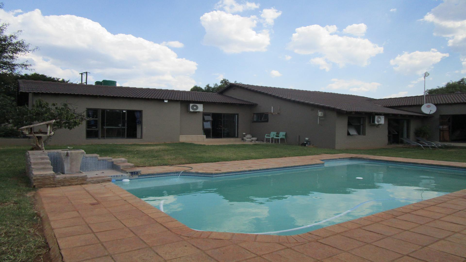 Front View of property in Kgetlengrivier NU