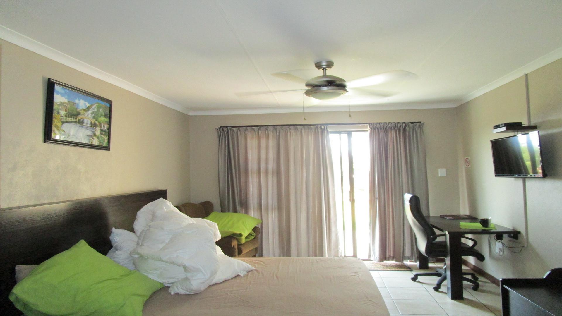 Bed Room 5+ - 93 square meters of property in Kgetlengrivier NU