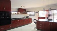 Kitchen - 32 square meters of property in Kgetlengrivier NU