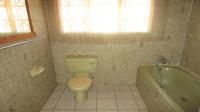 Bathroom 2 - 5 square meters of property in Unitas Park