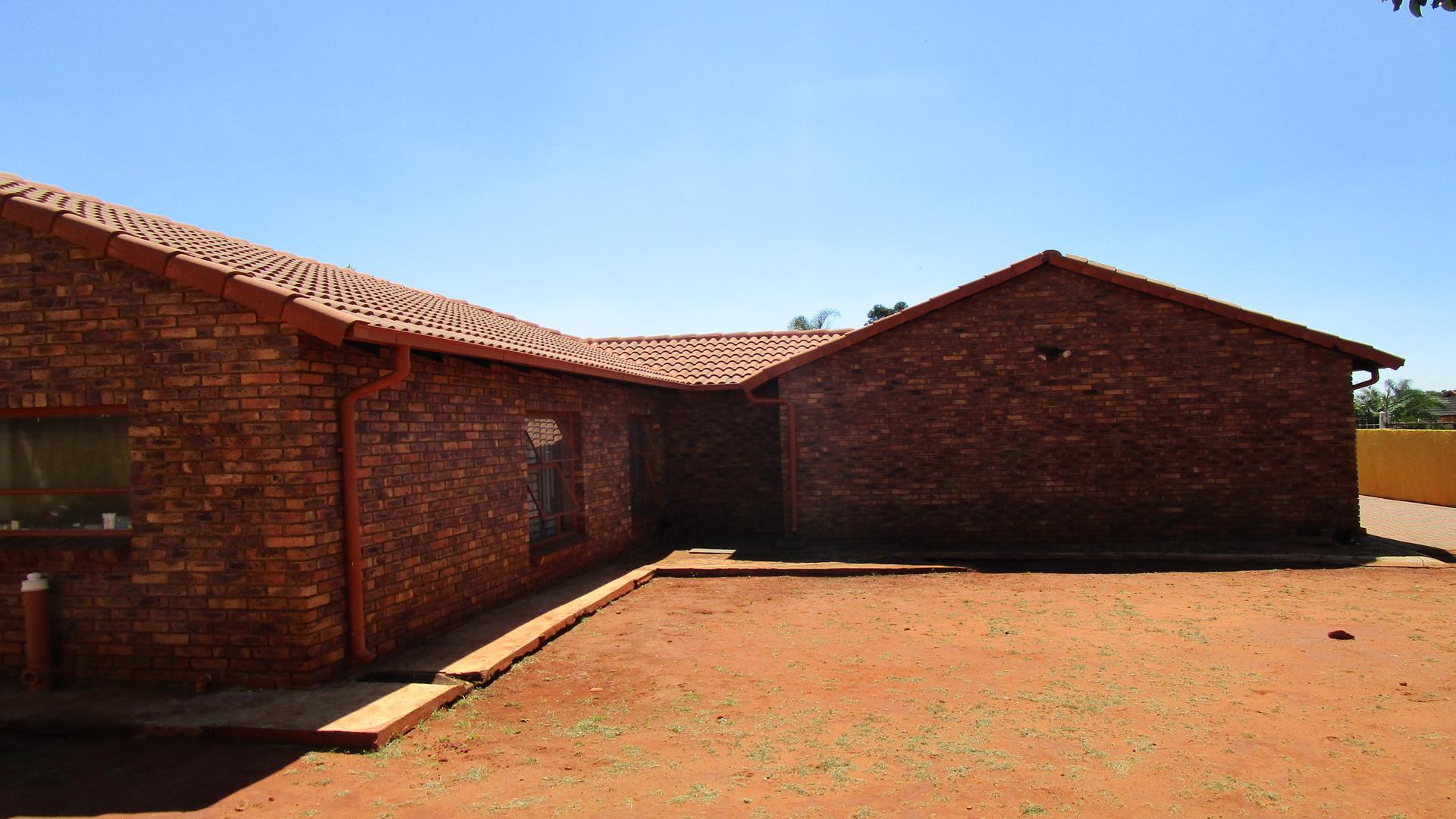 Backyard of property in Clarina