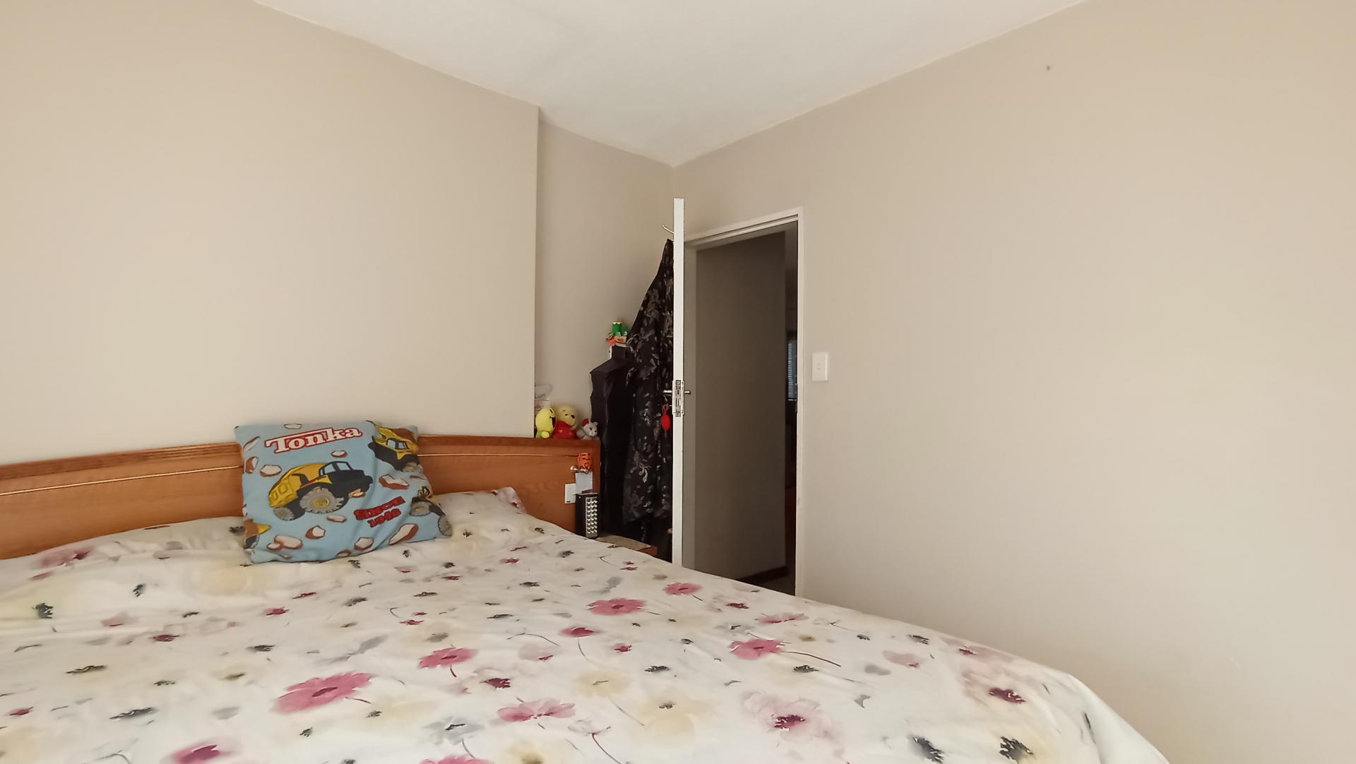 Bed Room 2 - 13 square meters of property in Mooikloof Ridge