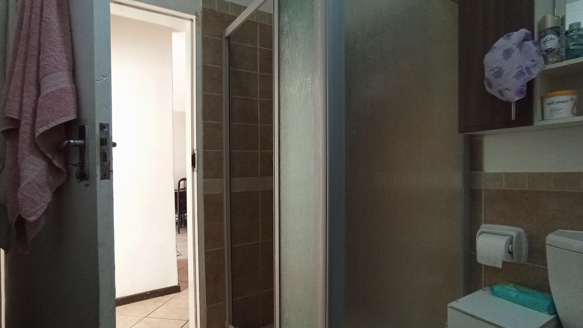 Bathroom 1 - 6 square meters of property in Mooikloof Ridge