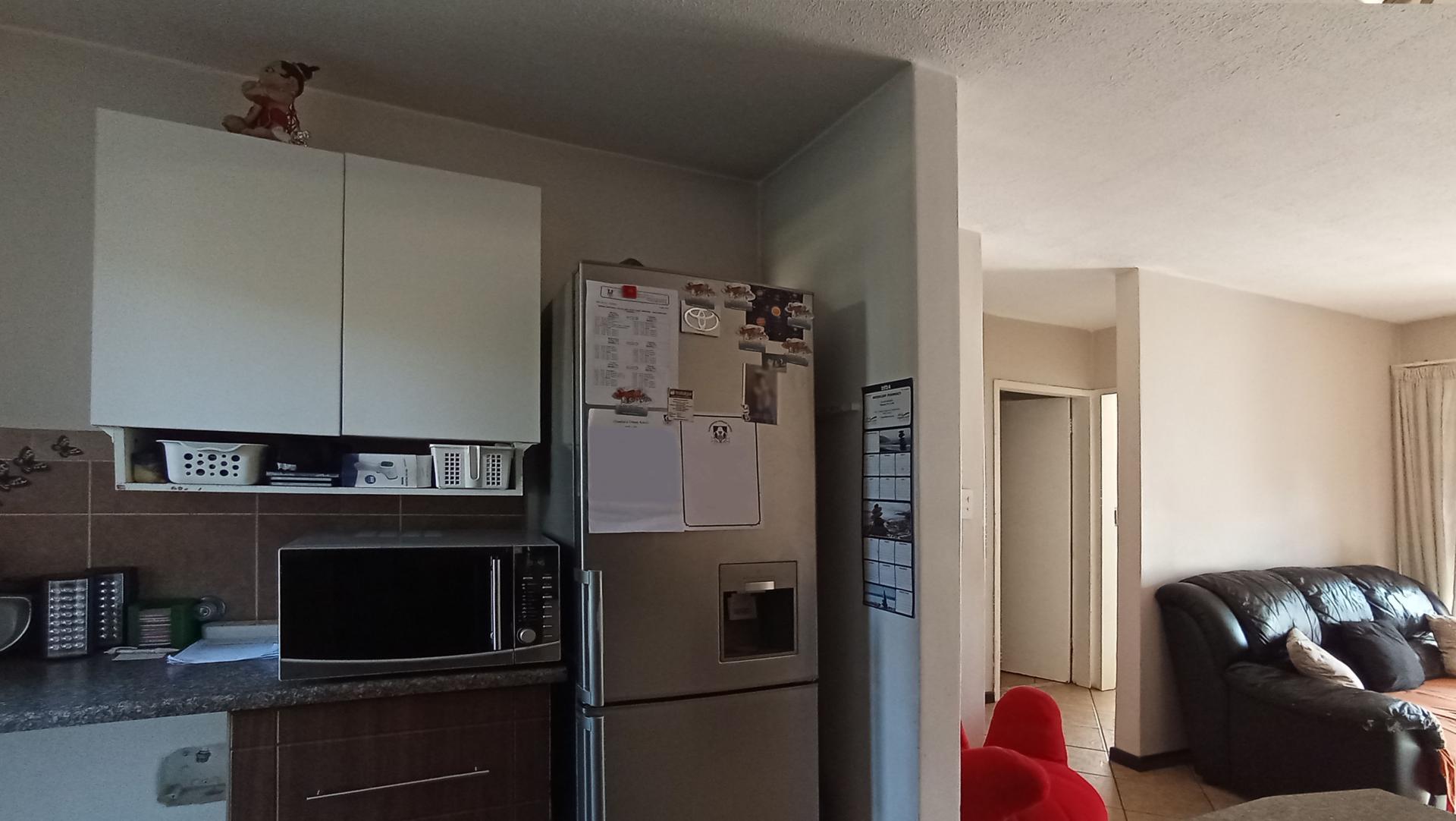 Kitchen - 10 square meters of property in Mooikloof Ridge