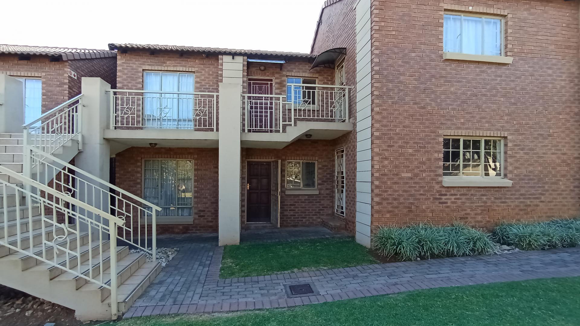 Front View of property in Mooikloof Ridge