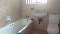 Main Bathroom - 5 square meters of property in Birchleigh North