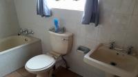 Main Bathroom - 4 square meters of property in Reyno Ridge