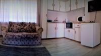 Kitchen - 32 square meters of property in Oudtshoorn