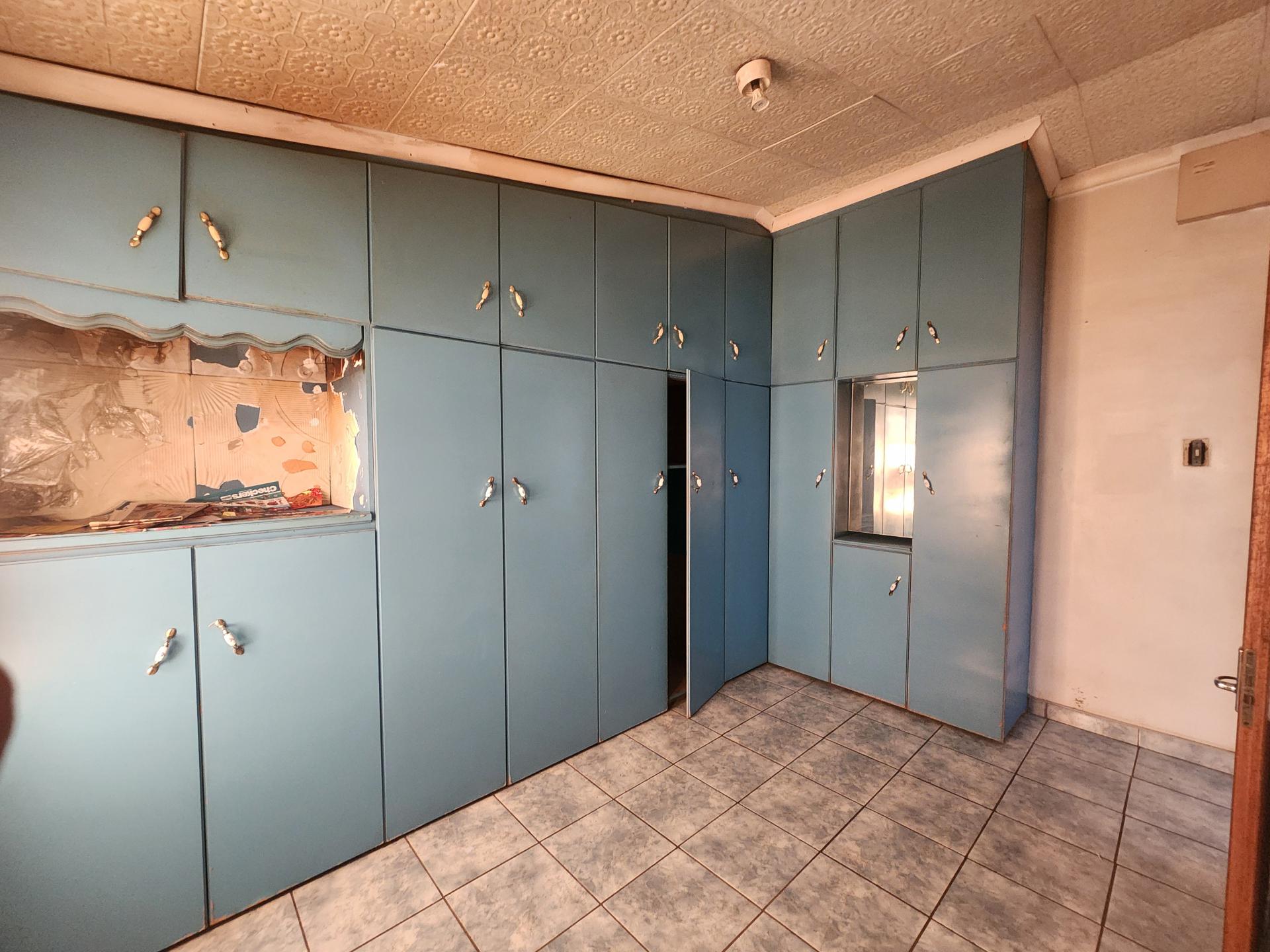 Bed Room 1 - 12 square meters of property in Bombay Heights