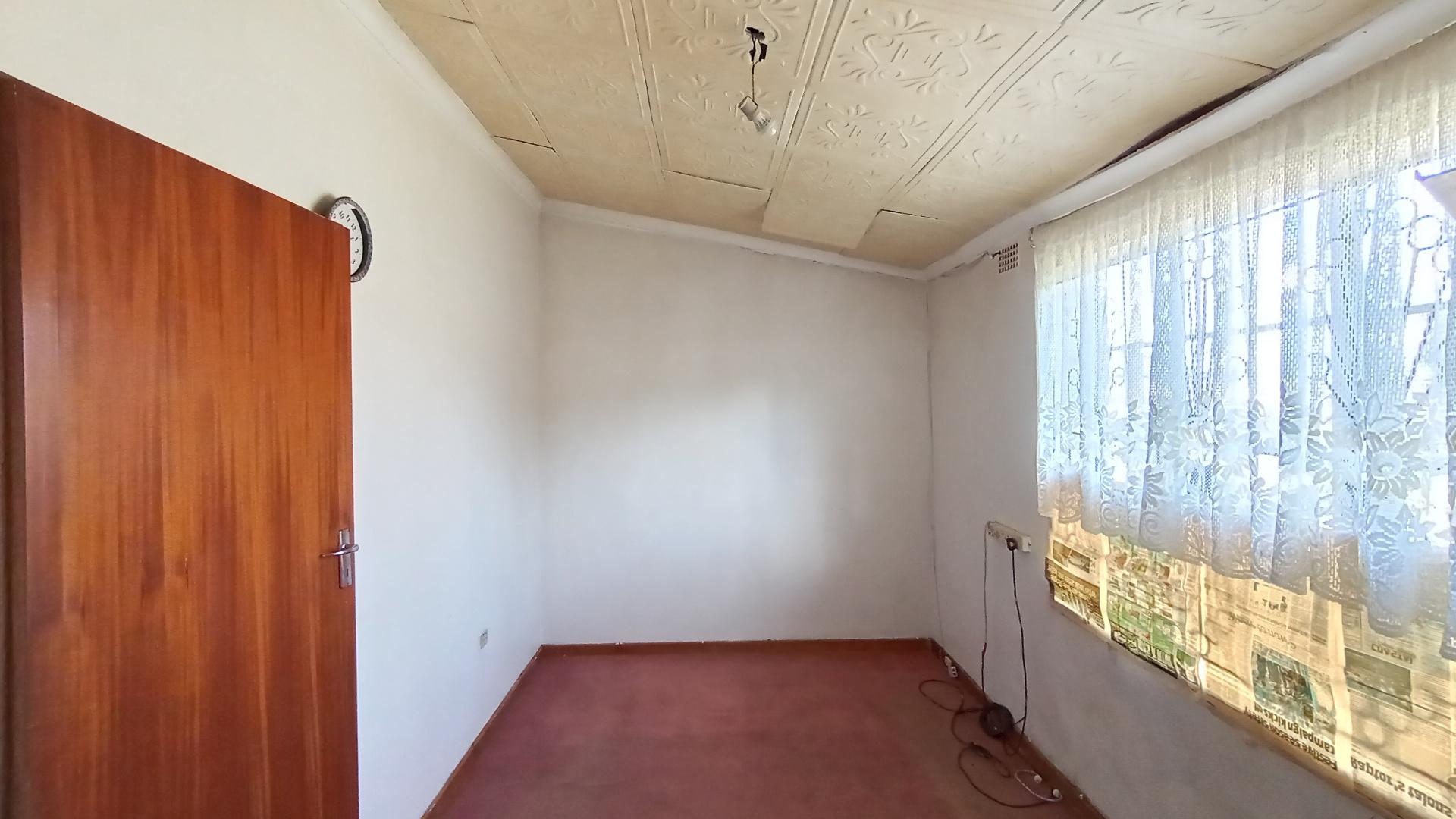 Bed Room 2 - 14 square meters of property in Bombay Heights