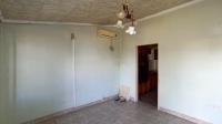 Lounges - 14 square meters of property in Bombay Heights